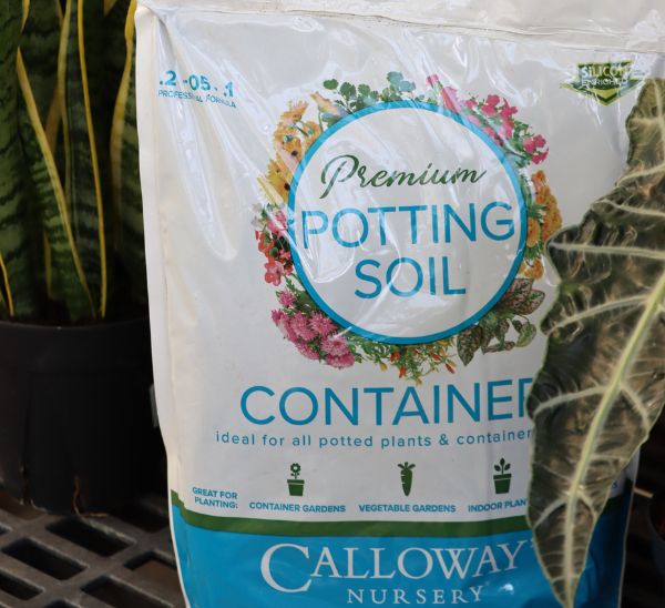 Link to Calloway's Premium Container Potting Soil product page