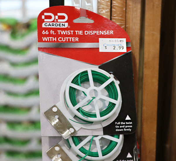 D&D Sturdy Twist Tie with Cutter