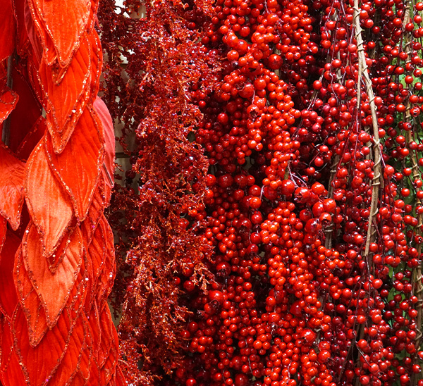 Life-Like Wreaths & Garlands 