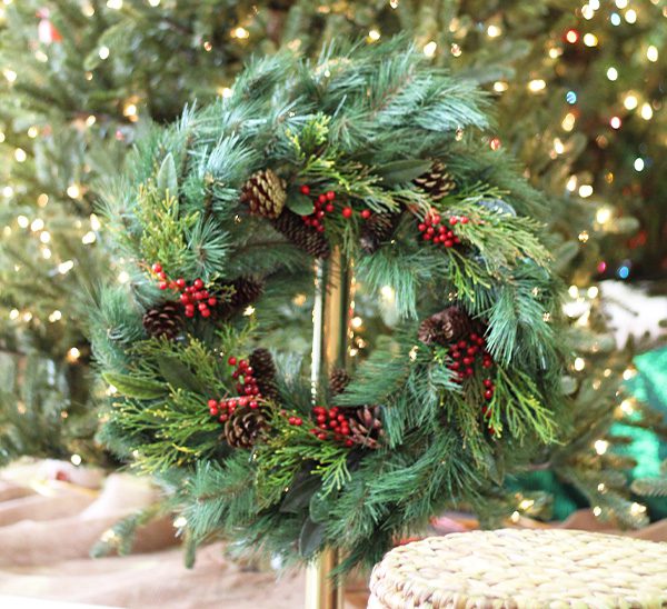 Life-Like Wreaths and Garlands